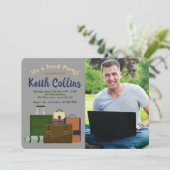 Invitation photo d'une fête de voyage (masculine) (Debout devant)