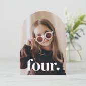 Invitation Photo en arc de quatre coeurs 4e anniversaire (Debout devant)