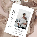 Invitation Photo et typographie à la main Enregistrer la date<br><div class="desc">Envoyez une mignonne enregistrer la carte de date avec votre photo et la typographie manuscrite. Enregistrer les dates,  dans ce style,  pour une photo verticale ou paysage / horizontale sont disponibles.</div>