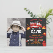 Invitation Photo Fireman Chalkboard Foyer Boys Anniversaire (Debout devant)