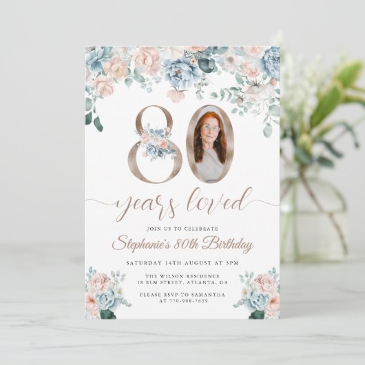Invitation Photo florale bleue et rose 80e anniversaire (Debout devant)