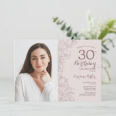 Invitation Photo florale rose-rose féminine 30e anniversaire (Debout devant)