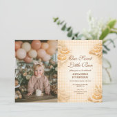 Invitation Photo Gingham Cinnamon Roll Little Bun 1st Birthda (Debout devant)