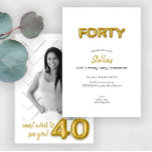 Invitation photo Gold Balloon 40th Birthday<br><div class="desc">Dites bonjour à fabuleux quarante avec cet élégant ballon d'or 40e anniversaire invitation photo! Doté du mot "FORTY" en lettres de bulles en faux or et d'un espace pour votre photo préférée, ce design moderne apporte une touche amusante et polie à votre célébration d'étape. Customisez facilement le nom, la date,...</div>