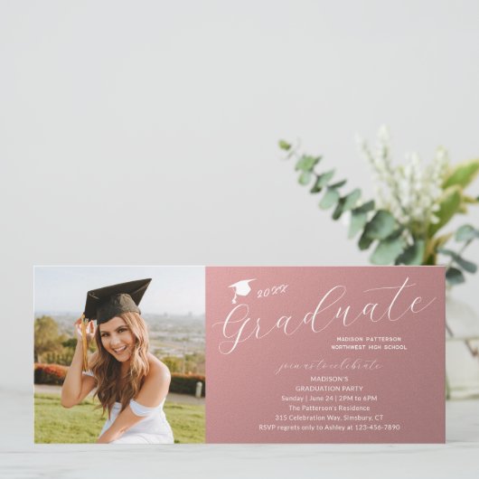 Invitation Photo Graduation Party Élégant Script moderne (Debout devant)