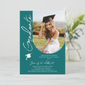 Invitation Photo Graduation Party Moderne Élégant Script (Debout devant)