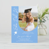Invitation Photo Graduation Party Moderne Élégant Script (Debout devant)