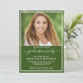 Invitation Photo Green High School Graduation Party (Debout devant)