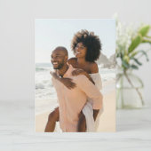 Invitation Photo joyeuse de plage aux tons pastel (Debout devant)