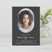 Invitation Photo minimale moderne 21e anniversaire (Debout devant)