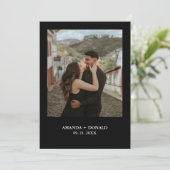 Invitation Photo minimaliste Monogram Engagement Party (Debout devant)