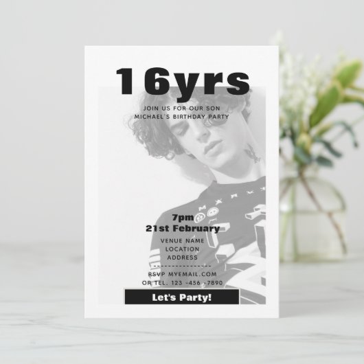 Invitation photo moderne 16e anniversaire noir bla (Debout devant)