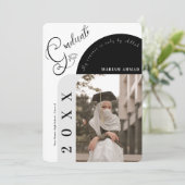 Invitation Photo moderne Bold Black & White Diplôme islamique (Debout devant)