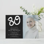 Invitation Photo moderne de la fête du 80e anniversaire (Debout devant)