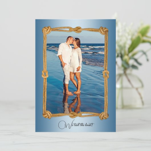 Invitation Photo Nautique QR Joyeusement Jamais Après Mariage (Debout devant)