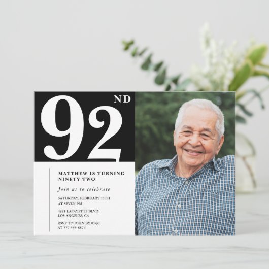 Invitation Photo noir et blanc Hommes 92e anniversaire Invita (Debout devant)
