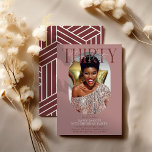 Invitation Photo Ovale moderne et signature 30e anniversaire<br><div class="desc">Moderne et élégant 30th Birthday Invitation. Design présente une photo ovale de la fille/garçon d'anniversaire, l'élégante lettre 'TRENTE' avec le nom des personnes dans le script signature sur le dessus et un simple modèle de fête d'anniversaire qui est facile à customiser avec vos propres détails. Les couleurs peuvent également être...</div>
