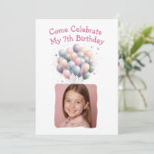 Invitation Photo personnalisée Ballons d'anniversaire 7e (Debout devant)