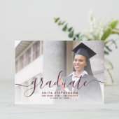 Invitation Photo personnalisée Burgundy Script Graduation Par (Debout devant)