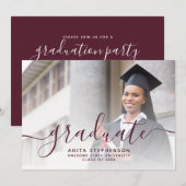 Invitation Photo personnalisée Burgundy Script Graduation Par (Devant / Derrière)