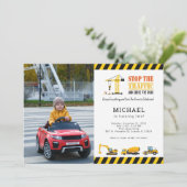 Invitation Photo personnalisée Chariot de construction Annive (Debout devant)