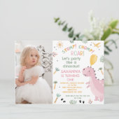 Invitation Photo Pink Stomp Chomp Roar Dinosaur 1er anniversa (Debout devant)