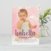 Invitation Photo pour le premier anniversaire de fille violet (Debout devant)