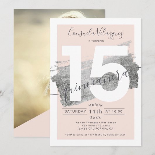 Invitation Photo quinceanera à brosse à feuille d'argent (Devant / Derrière)
