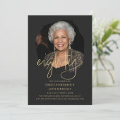 Invitation Photo Script noir et or 80e anniversaire (Debout devant)