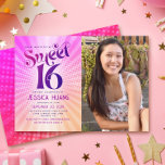 Invitation Photo Sweet 16 Super rose orange dégradé rétro<br><div class="desc">"Joyeux 16 Anniversaire". Envoyez cette cool boho retro, invitation personnalisée de fête photo pour un événement à se souvenir. Sur le côté gauche, une typographie marrante, tendance, audacieuse, rose brun et violette avec une typographie sans serif moderne superpose un arrière - plan de pop orange et rose sombre rayonnements avec...</div>