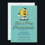Invitation Pickleball Party Funny Pickleball Mascotte de dess<br><div class="desc">Une invitation amusante pour votre prochaine soirée de pickleball. Le design présente une mascotte rétro amusante de pickleball portant un casquette et les mots "Let's Play Pickleball" dans une police amusante. Ajoutez facilement tous les détails de votre fête personnalisée. Idéal pour une fête d'anniversaire de pickleball pour adultes ou enfants,...</div>