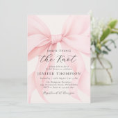 Invitation Pink Bow She's Tying the Knot Fête des mariées (Debout devant)
