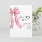 Invitation Pink Bow She's Tying the Knot Fête des mariées (Debout devant)