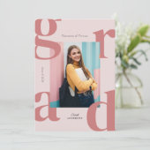 Invitation Pink Modern Bold Class of 2024 Graduation (Debout devant)