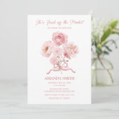 Invitation Pink She's Fresh Off the Market Bridal Shower  (Debout devant)