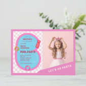Invitation Piscine à poupées rose Retro Anniversaire (Debout devant)