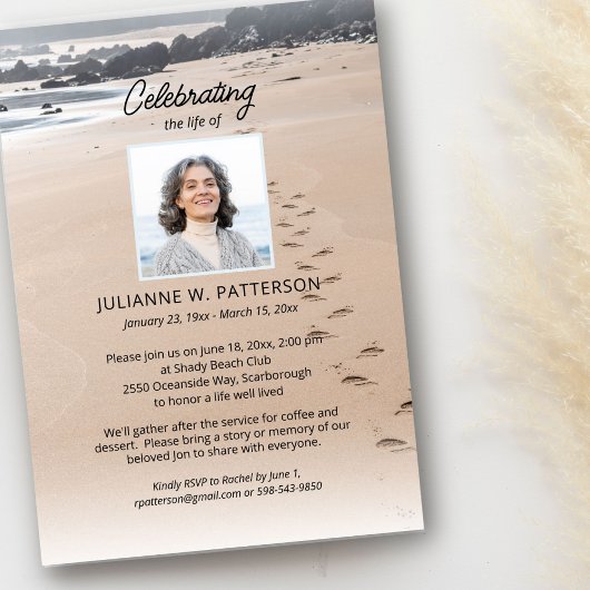 Invitation Plage de l'Océan Empreintes de Pieds sur le Sable,