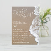 Invitation Plage de sable et d'écume Photo, Nous sommes marié (Debout devant)