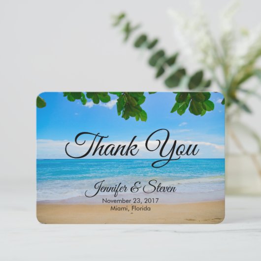 Invitation Plage Tropicale Soleil Sable et Mer Mariage Merci (Debout devant)