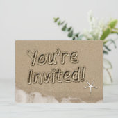 Invitation Plage VOUS ÊTES INVITÉ Typographie Party Invitatio (Debout devant)