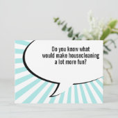 Invitation plaisanterie faisante le ménage de domestique (Debout devant)