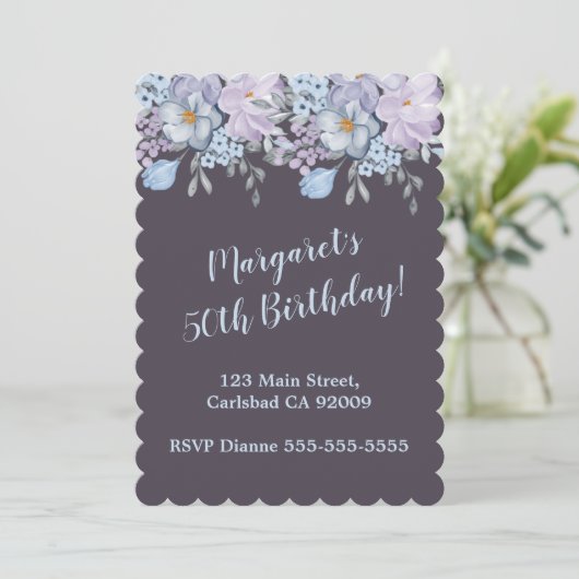 Invitation Plum Blue lavande conception florale 50e anniversa (Debout devant)