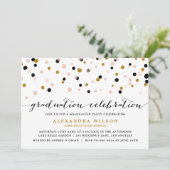 Invitation Points Confetti modernes | Blush et Gold Graduatio (Debout devant)
