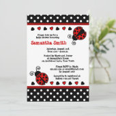 Invitation Pois noirs et blancs du Baby shower Red Ladybug (Debout devant)
