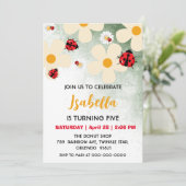 Invitation Polka rouge mignon point Ladybug Daisy Flower Anni (Debout devant)