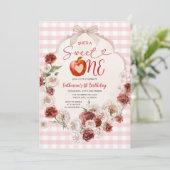 Invitation Pomme Douce Un Anniversaire Rose En vichy Chute Fl (Debout devant)