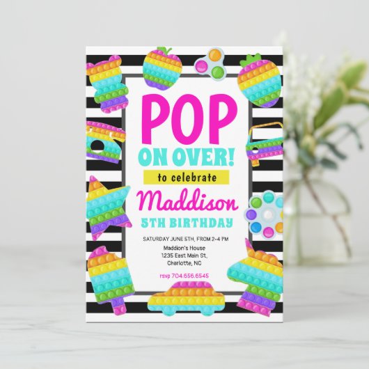 Invitation Pop It Birthday Invitation, Pop Fidget Invitation, (Debout devant)