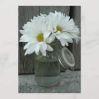 Pot de maçon de marguerites d'invitation de