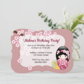 Invitation Poupée de printemps de Kokeshi - fête d'anniversai (Debout devant)