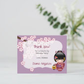 Invitation Poupée Kokeshi Sakura Fête d'anniversaire Merci (Debout devant)